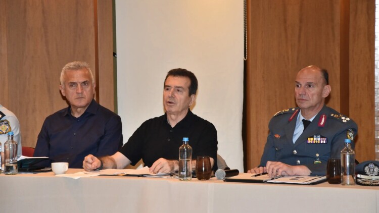 Χρυσοχοΐδης: Mε 200 αστυνομικούς ενισχύεται η Χαλκιδική για το καλοκαίρι