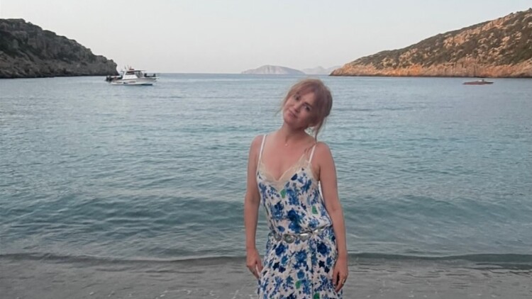 «Οικογένεια, φέτα...»: Διακοπές στην Ελλάδα για την Άιλα Φίσερ με τους συγγενείς της, δείτε φωτογραφίες