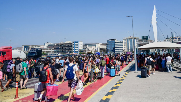 Έξοδος τριημέρου Αγίου Πνεύματος: Πάνω από 28.800 εκδρομείς θα αναχωρήσουν σήμερα από τα λιμάνια της Αττικής - Αυξημένη κίνηση σε ΚΤΕΛ Κηφισού και Λεωφόρο Αθηνών