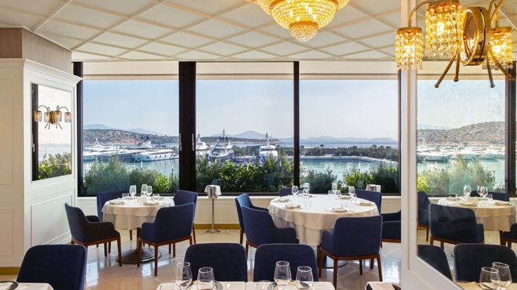 Cova Astir Marina: Για cotoletta alla milanese και τιραμισού στην Αθηναϊκή Ριβιέρα