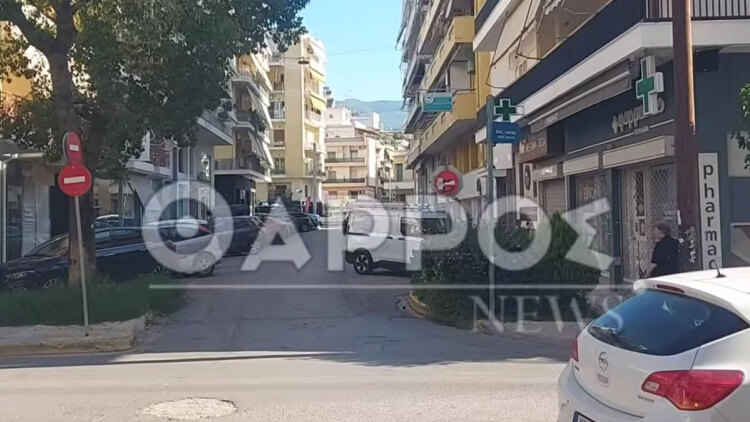 «Έχουμε πάθει σοκ όλοι, δεν είχαν καβγάδες», λέει γειτόνισσα της γυναίκας που δολοφονήθηκε από τον άντρα της στην Καλαμάτα