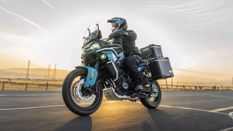 Η κορυφαία CFMoto 800MT διαθέσιμη στην ελληνική αγορά - Πόσο κοστίζει;