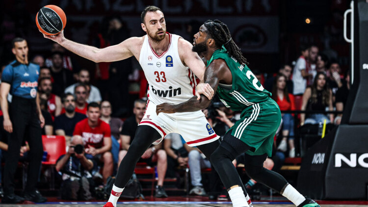 Ολυμπιακός - Παναθηναϊκός 71-68 (Δ΄ περίοδος): Θρίλερ στο ΣΕΦ, live ο πρώτος τελικός της Basket League