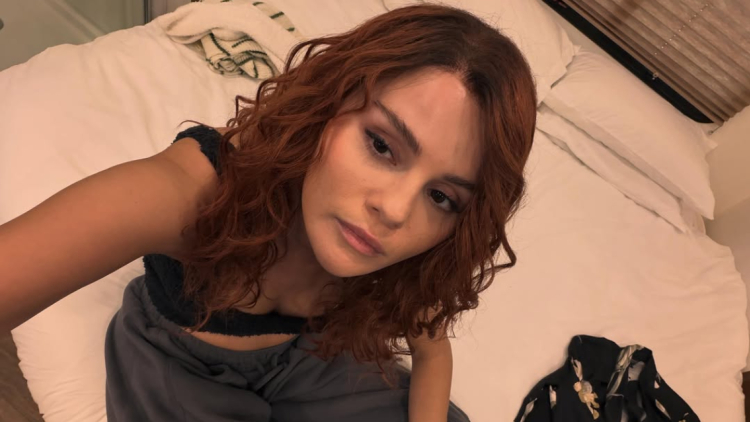 Η Σελένα Γκόμεζ εμφανίστηκε με κόκκινα μαλλιά: Τρελά πράγματα συμβαίνουν, έγραψε
