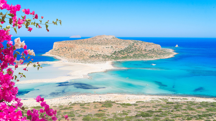 Περιπέτεια για δύο κοπέλες στην Κρήτη: Τις παρέσυρε ο αέρας ενώ έκαναν SUP στον Μπάλο