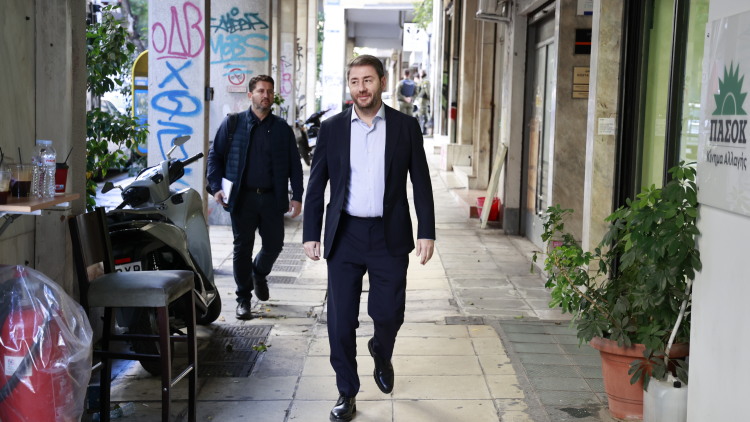 Συνεδριάζει σήμερα το Πολιτικό Συμβούλιο του ΠΑΣΟΚ: Στο επίκεντρο η δημοσκοπική κατρακύλα και οι δηλώσεις Δούκα για συνεργασία με Τσίπρα