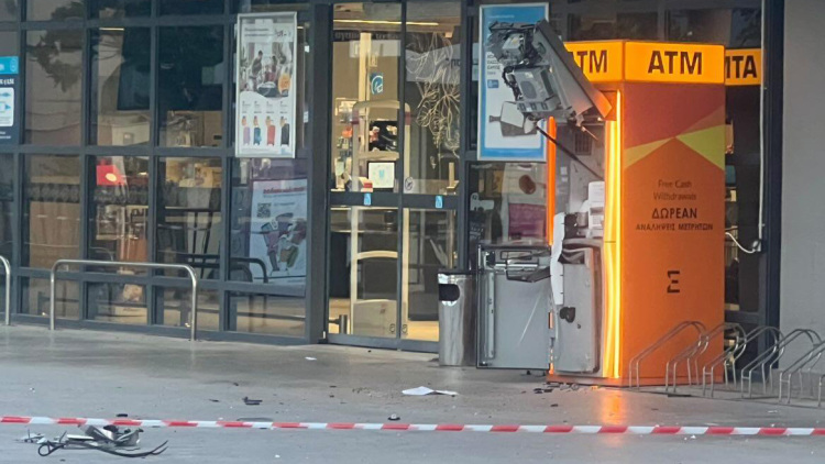 Έκρηξη σε ΑΤΜ έξω από σούπερ μάρκετ στα Βριλήσσια
