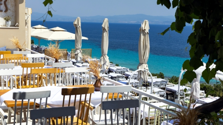 ΑΑΔΕ: 4.000 καλοκαιρινοί έλεγχοι με ΑΙ σε εστίαση, τουρισμό και εμπόριο