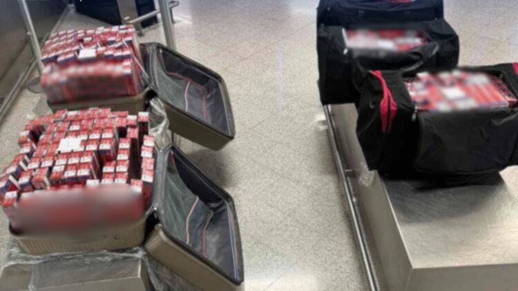 Κατασχέθηκαν 414.900 λαθραία τσιγάρα στο αεροδρόμιο Ελευθέριος Βενιζέλος, έντεκα συλλήψεις