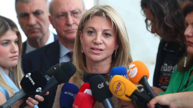 Καρυστιανού για Τσίπρα: «Λειτουργεί ως επαγγελματίας πολιτικός λέει ψέματα, μπορεί εύκολα το "όχι" να το κάνει "ναι"»