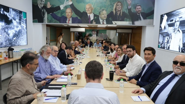 Ποια πρόσωπα αναλαμβάνουν ρόλους στην σκιώδη κυβέρνηση του ΠΑΣΟΚ