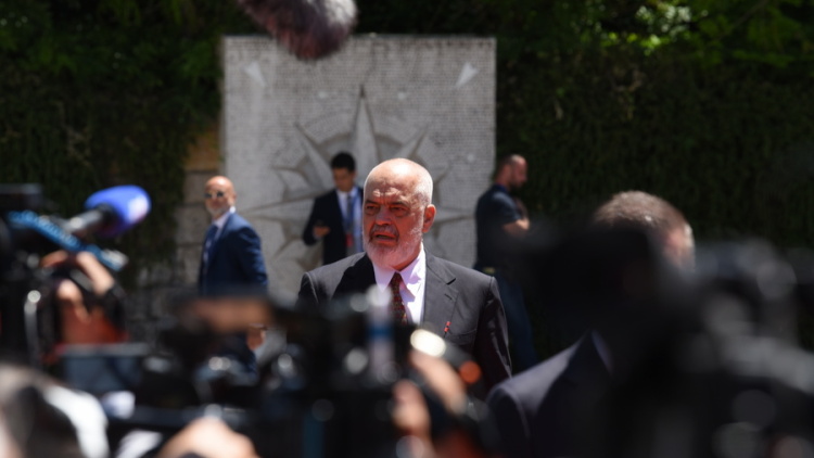 Ο Ράμα σάστισε τους δημοσιογράφους: Ο Θεός, το σεξ και η ΕΕ, είναι τα τρία πράγματα που δεν θα μπορείς να προβλέψεις μόλις η Αλβανία μπει στην Ευρώπη