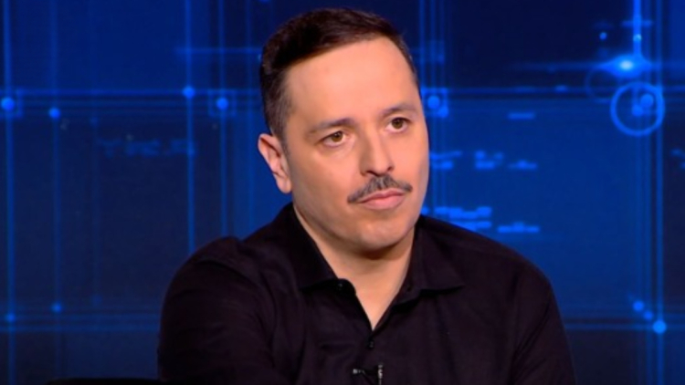 Αλέξανδρος Τσουβέλας: Με τη σύντροφό μου είμαστε μαζί 13 χρόνια, θέλει να δείρει όποιον με βρίζει
