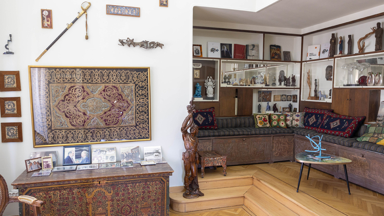 Η οικία Τέλλογλου ανοίγει ξανά τις πόρτες της για το κοινό: Ένα ταξίδι στο σπίτι όπου η τέχνη ήταν τρόπος ζωής