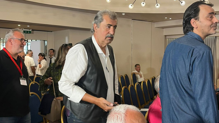Ο Πολάκης και άλλοι 36 κατέθεσαν κείμενο στην Κεντρική Επιτροπή του ΣΥΡΙΖΑ: «Όχι στη ρευστοποίηση, ναι σε ενωτικό προοδευτικό σχήμα»