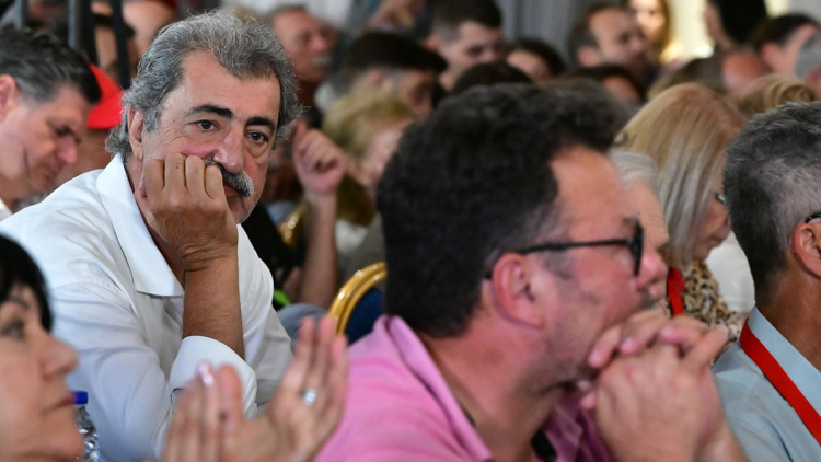 Ώρα μηδέν στην ΚΕ ΣΥΡΙΖΑ: «Δίπλα στον Τσίπρα;» η γραμμή Φάμελλου - Μόνο 39 υπογραφές στους 280 μάζεψε ο Πολάκης
