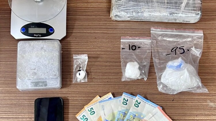Συνελήφθη 25χρονος για διακίνηση ναρκωτικών στην Αττική