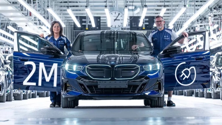 H BMW ξεπέρασε τα δύο εκατομμύρια ηλεκτρικά αυτοκίνητα