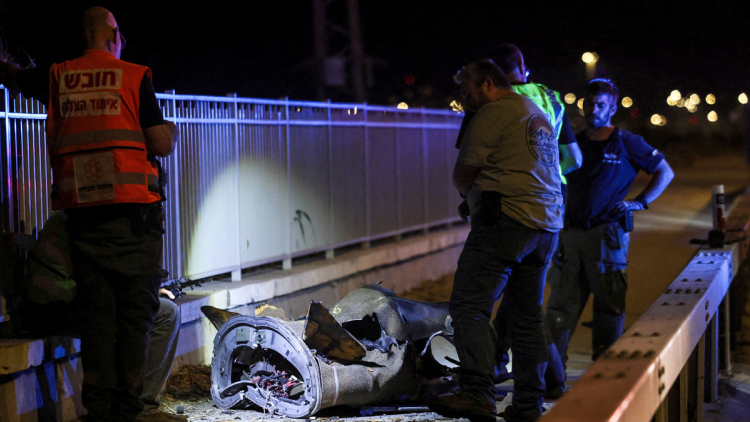 Ανάλυση: Γιατί το Ιράν βομβάρδισε ξανά το Ισραήλ και προκάλεσε ανάφλεξη στη Μέση Ανατολή, δοκιμάζει τον Τραμπ και όχι την εκεχειρία