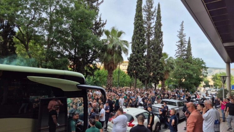 Παναθηναϊκός: Ντόπες από τον κόσμο στην αναχώρηση της αποστολής για το ΣΕΦ