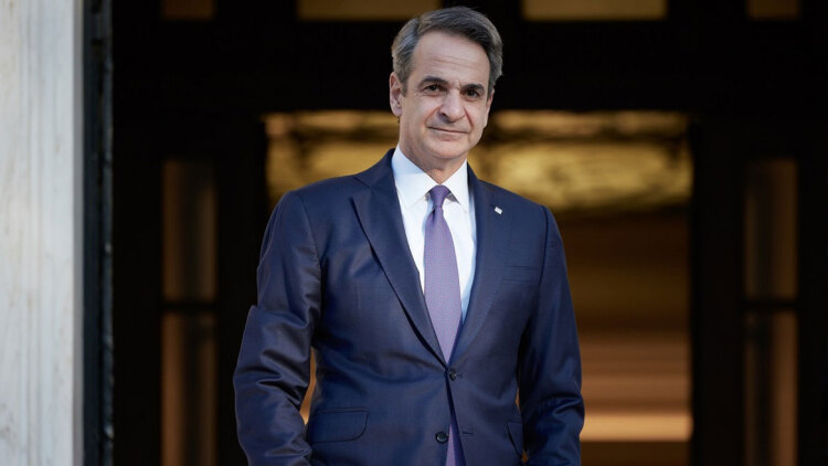 Ο ανασχηματισμός του αιφνιδιασμού: Το παρασκήνιο, η ενόχληση Μητσοτάκη για τα σενάρια, γιατί παρέμεινε εκπρόσωπος ο Μαρινάκης