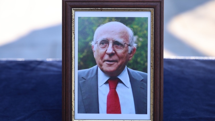 Το τελευταίο αντίο στον Γιώργο Σουφλιά, παρών στην κηδεία ο Κυριάκος Μητσοτάκης