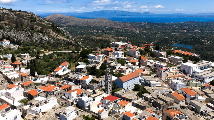 Άγιος Γεώργιος Συκούσης: Γιατί αξίζει να ανεβείτε σε αυτό το χωριό της Χίου