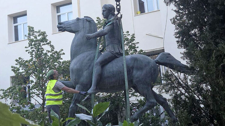  «Ελληνική ντροπή»: Προκλητικό τουρκικό δημοσίευμα μετά την τοποθέτηση αγάλματος του Μεγάλου Αλεξάνδρου σε τέμενος στη Δράμα
