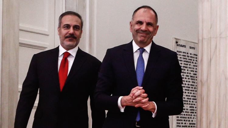 Γεραπετρίτης και Φιντάν επιδιώκουν να κρατήσουν ανοιχτούς διαύλους στο φόντο των επιθέσεων Ερντογάν