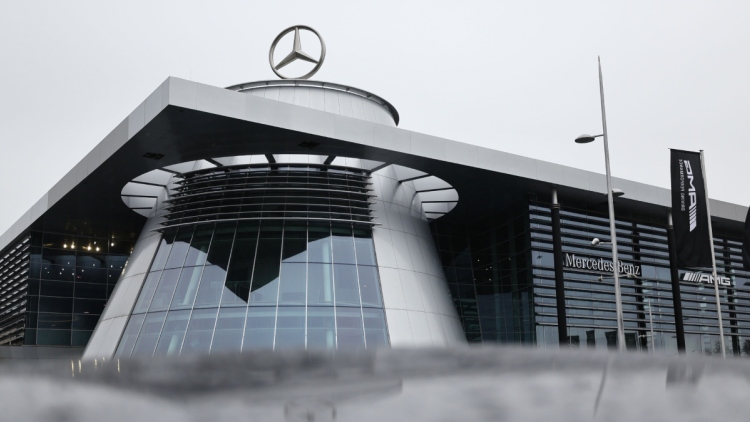 Η Mercedes μπαίνει στον κλάδο της άμυνας: Έκλεισε συμφωνία 1 δισ. για drones αναχαίτισης