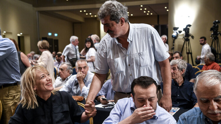 Σκληρό πρέσινγκ Παππά, Πολάκη, Δούρου μετά τη στήριξη ΣΥΡΙΖΑ σε Τσίπρα: Στόχος η έξοδος «εδώ και τώρα» στελεχών προς την ΕΛΑΣ