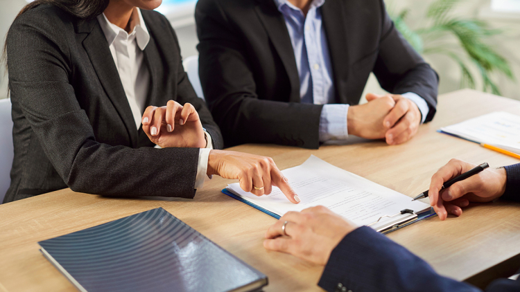 Servicers: Παγώνουν οι τόκοι στα δάνεια Κατσέλη μέχρι νεoτέρας