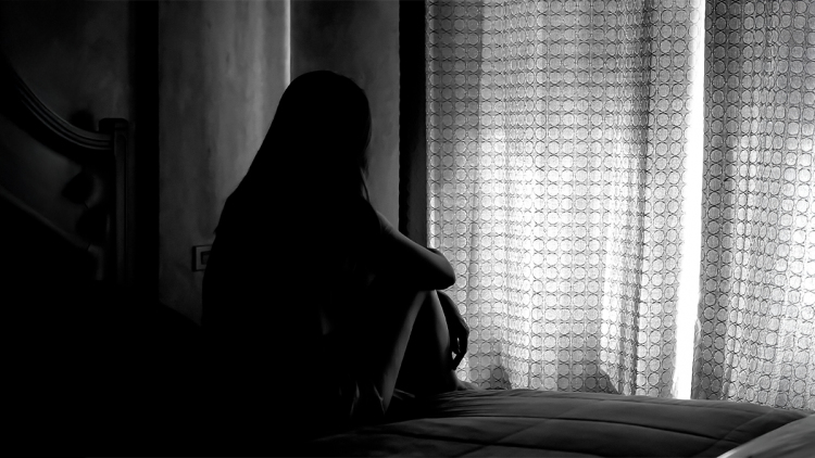 16χρονη επιχείρησε να το σκάσει ξυπόλητη για να ξεφύγει από τον 30χρονο σύζυγό της στο Βόλο