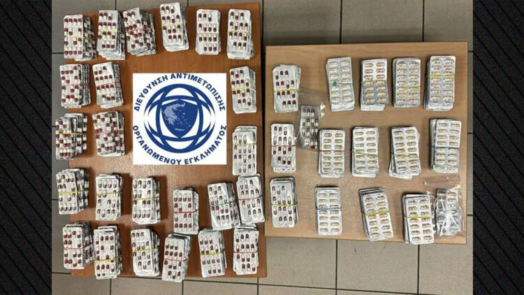 Συνελήφθη 43χρονος Τούρκος καταζητούμενος με Ερυθρά Αγγελία της Interpol, είχε πάνω του περισσότερα από 5.300 φαρμακευτικά σκευάσματα