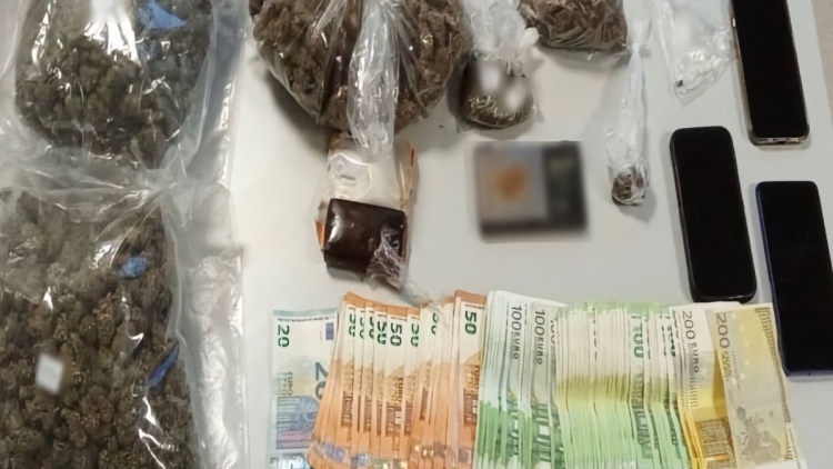 Νεαροί παρέλαβαν δέμα με ναρκωτικά από τη Θεσσαλονίκη και συνελήφθησαν στη Λάρισα με πάνω από ένα κιλό κάνναβης