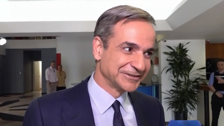 Κυριάκος Μητσοτάκης: Διακοπές στο Μαξίμου, με φουτεράκι οι εκλογές - Η αναφορά στο γάμο του γιου του και η πρόβλεψη για το Μουντιάλ
