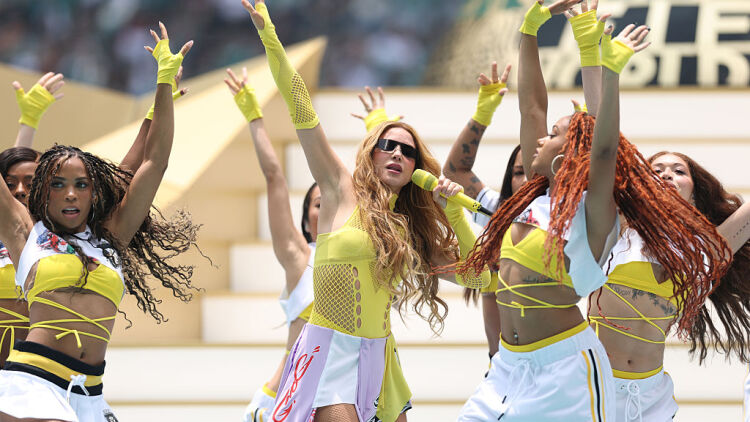 Shakira: Χρησιμοποίησε σωσία στην τελετή έναρξης του Παγκοσμίου Κυπέλλου; – Οι φήμες για την εμφάνισή της
