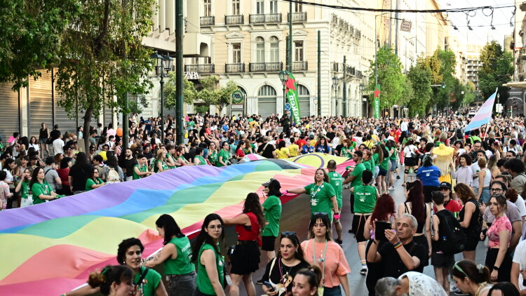 Athens Pride 2026: Πορεία Υπερηφάνειας, συναυλίες και δεκάδες δράσεις σήμερα στο Σύνταγμα