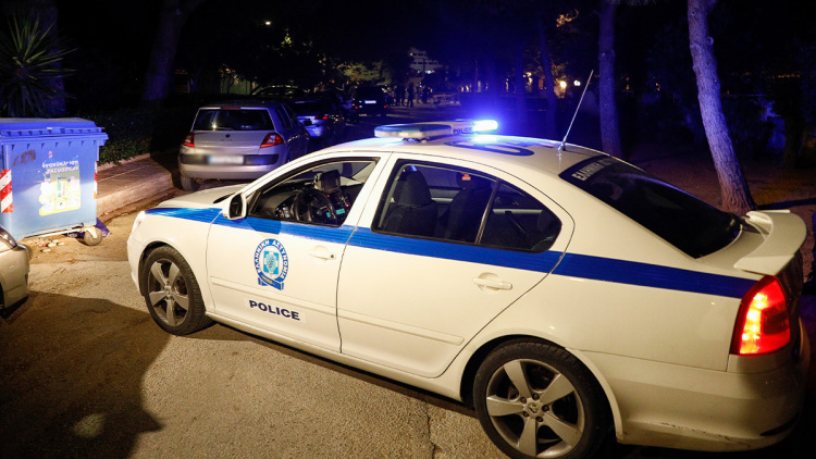 Θρίλερ στα Εξάρχεια: Νεκρός άνδρας από πυροβολισμούς στη μέση του δρόμου