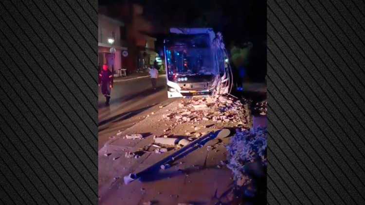Άνω Λιόσια: Λεωφορείο προσέκρουσε σε κολόνα, τρεις επιβάτες τραυματίστηκαν ελαφρά