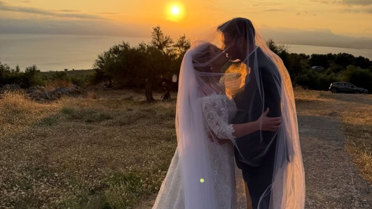 Βίκυ Σταυροπούλου για τον γάμο της Δανάης Μπάρκα: Χθες το βράδυ το πολυτιμότερο πλάσμα της ζωής μου έζησε την πολυτιμότερη στιγμή της ζωής του