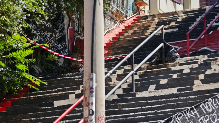 Μαρτυρία για τον μαυροφορεμένο άνδρα που εκτέλεσε τον 25χρονο Τούρκο στα Εξάρχεια: «Του έστησε καρτέρι και τον πυροβόλησε στο κεφάλι»
