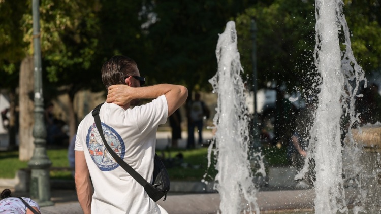 Καιρός: Μετά τις μπόρες, έρχονται 35άρια - Άνοδος της θερμοκρασίας τη Δευτέρα