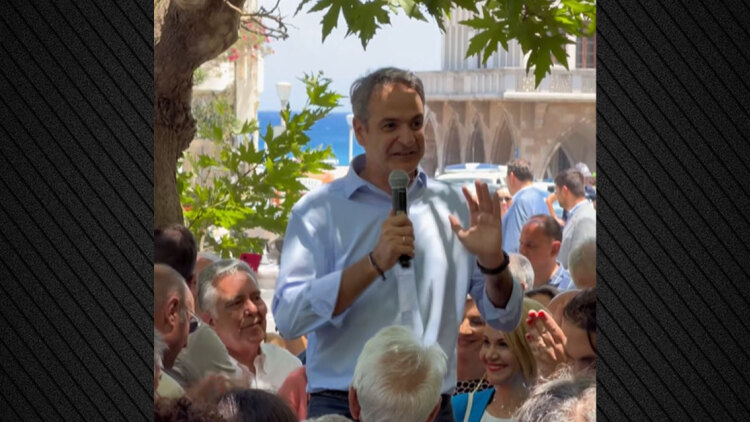 Μήνυμα Μητσοτάκη με… μαντίλι: «Την ιδρώνουμε την φανέλα, θα κερδίσουμε τρίτη φορά τις εκλογές»
