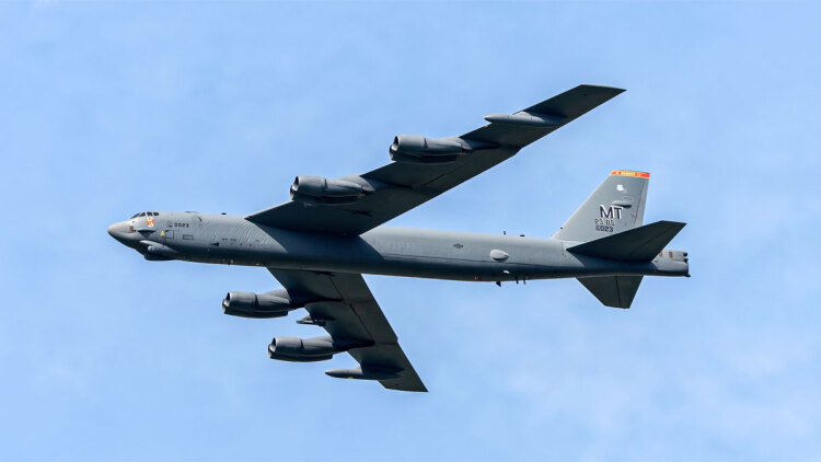 Συνετρίβη βομβαρδιστικό B-52 στην Καλιφόρνια