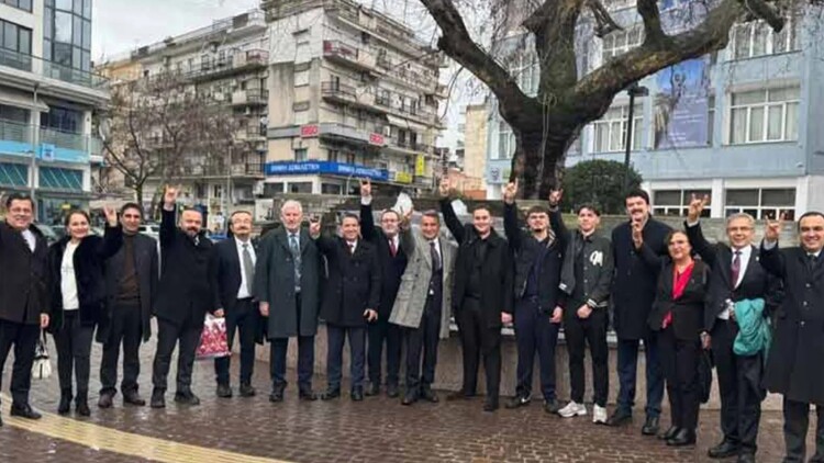 «Μπλόκο» σε πολιτικό που χαιρέτησε ως Γκρίζος Λύκος στην Ξάνθη
