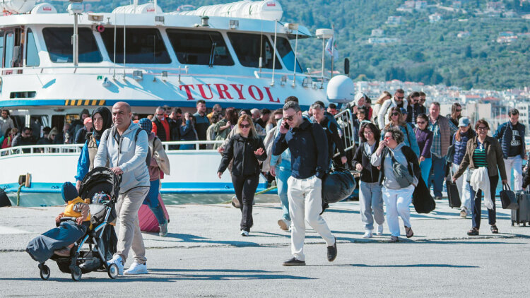 «Απόβαση» στα ελληνικά νησιά: 50% περισσότεροι τουρίστες φέτος από Τουρκία
