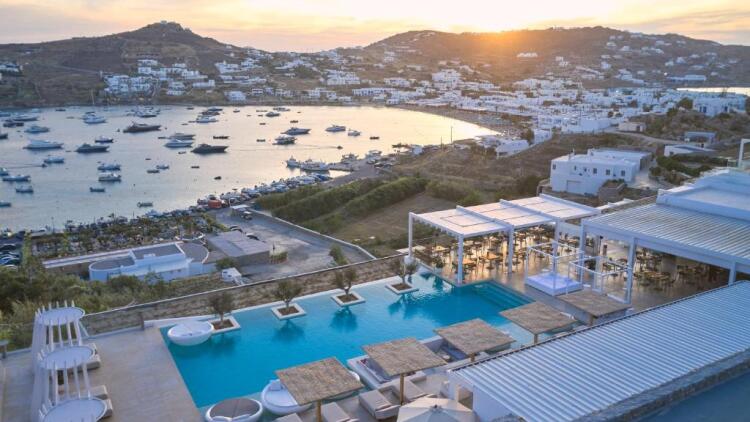 Ένα ολόκληρο καλοκαίρι λουσμένο στο μεσογειακό φως, σε ξενοδοχεία-προορισμούς σε Ελλάδα και Κύπρο