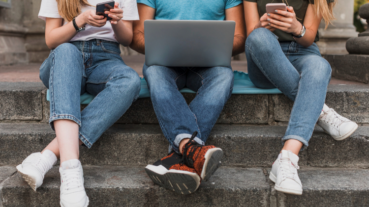 Βρετανία: Προχωρά σε απαγόρευση των social media για παιδιά κάτω των 16 ετών