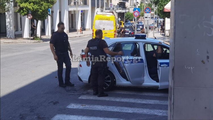 Επιδειξίας προκάλεσε αναστάτωση στο κέντρο της Λαμίας, γυναίκες κάλεσαν την Αστυνομία